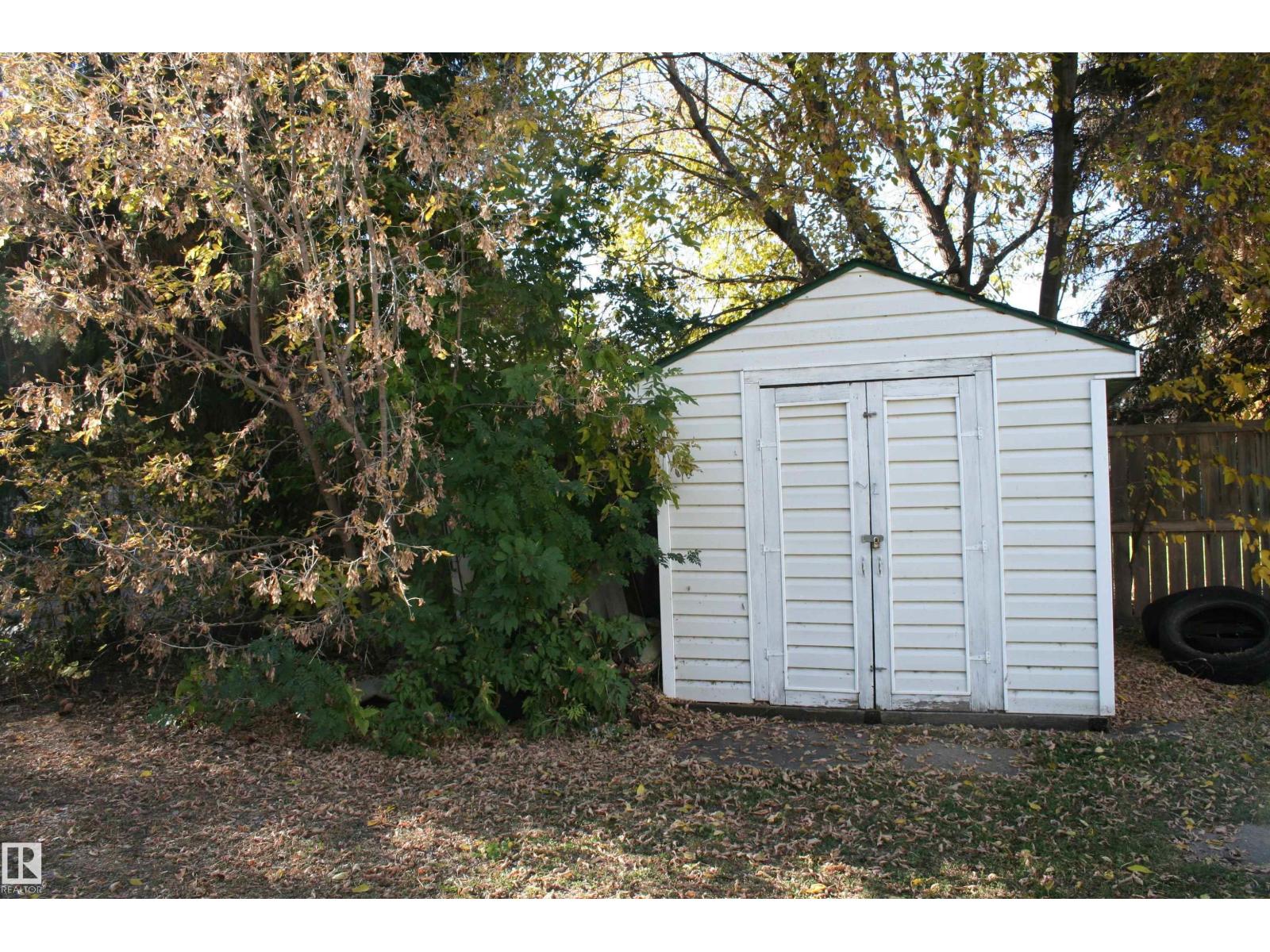 5219 57 Av Property Photo 37