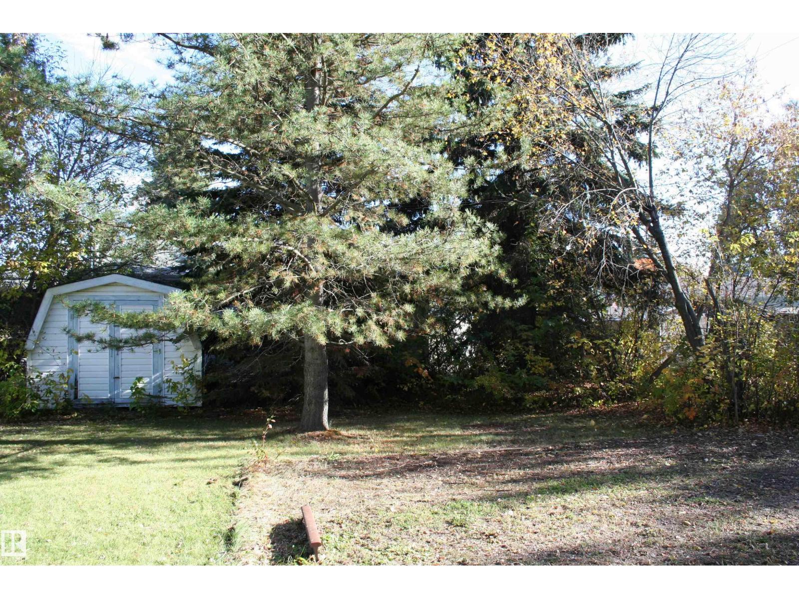 5219 57 Av Property Photo 39