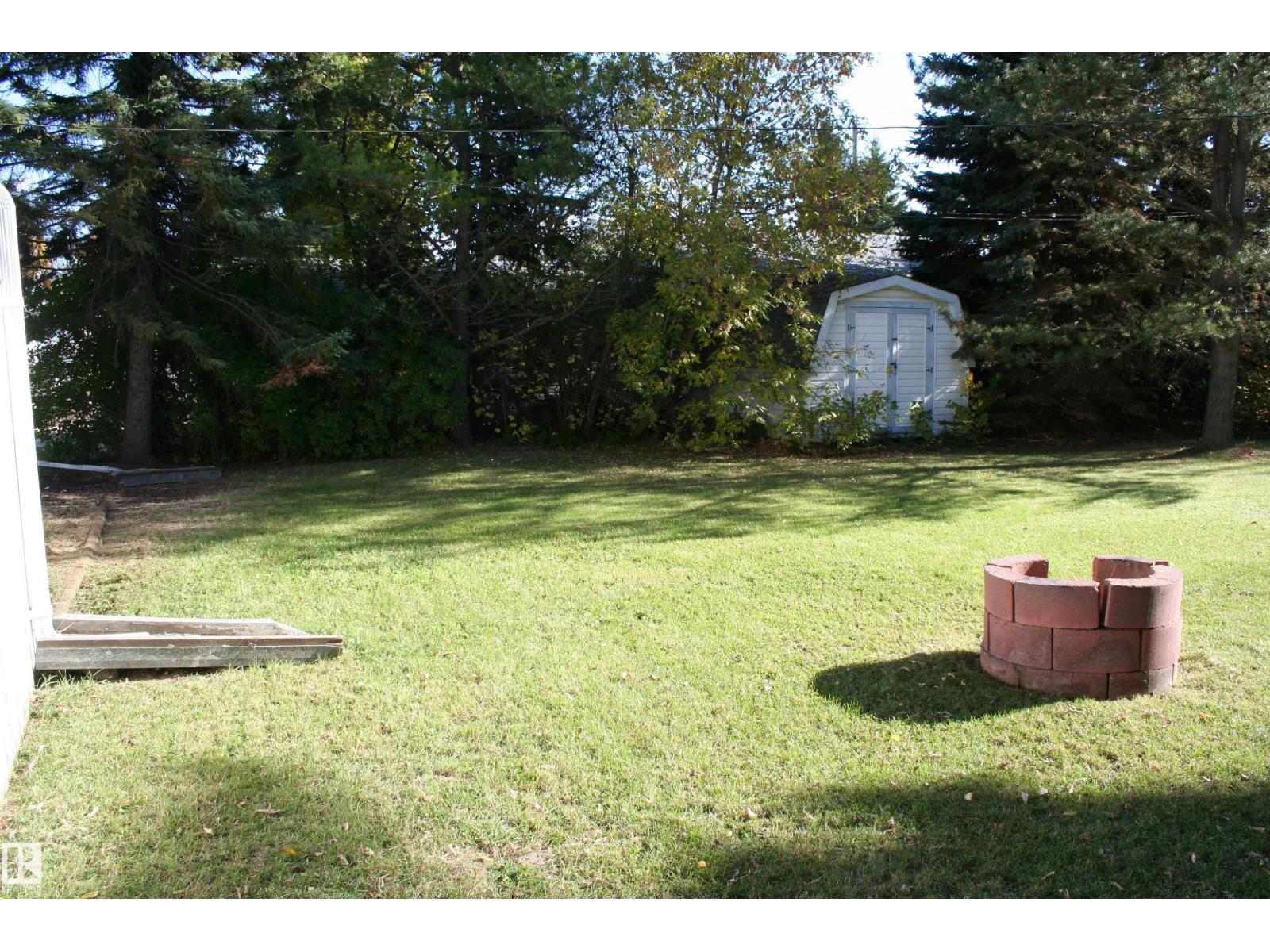 5219 57 Av Property Photo 47