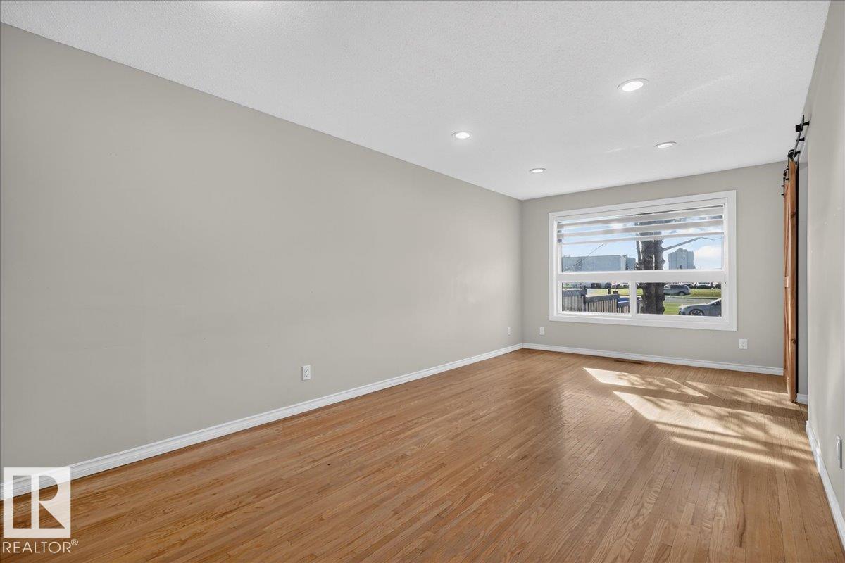 10716 51 Av Nw Property Photo 13