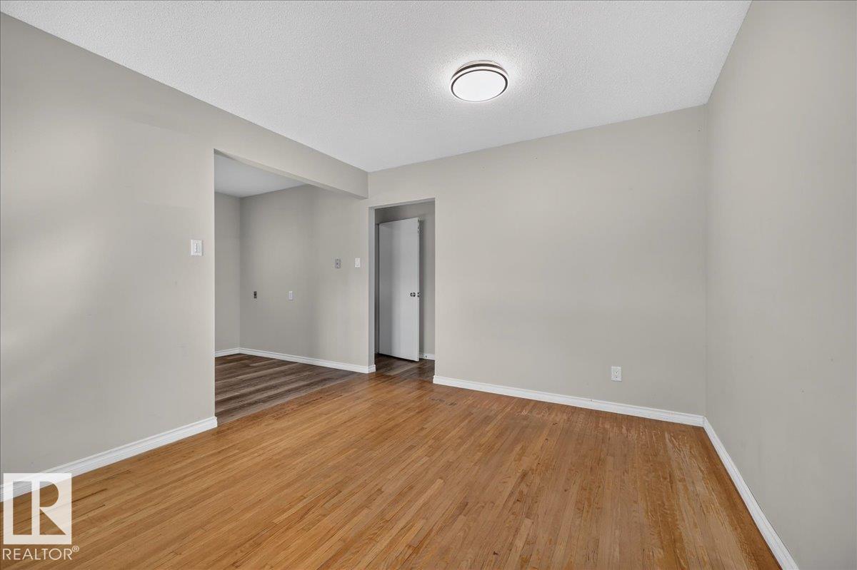 10716 51 Av Nw Property Photo 14