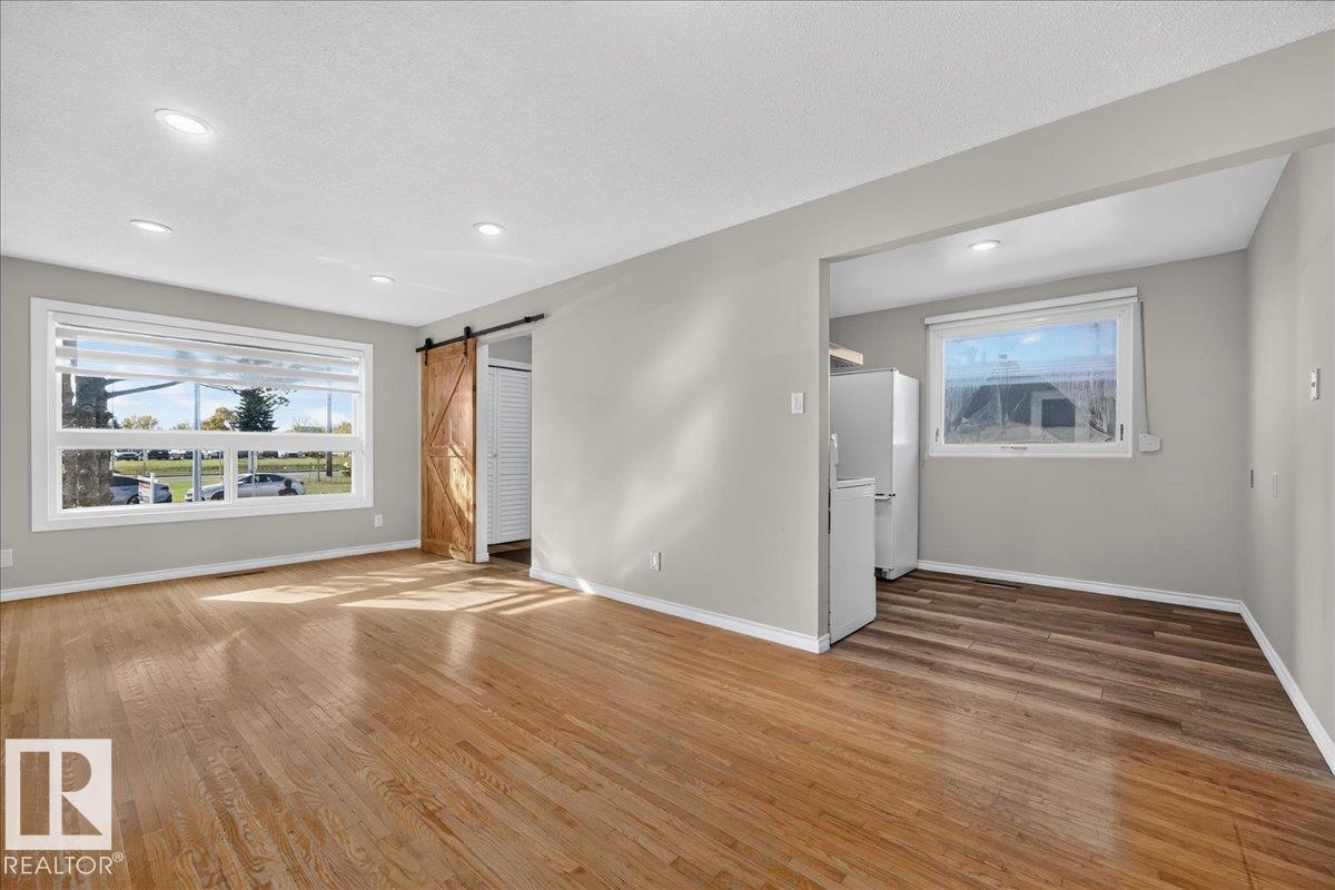 10716 51 Av Nw Property Photo 16
