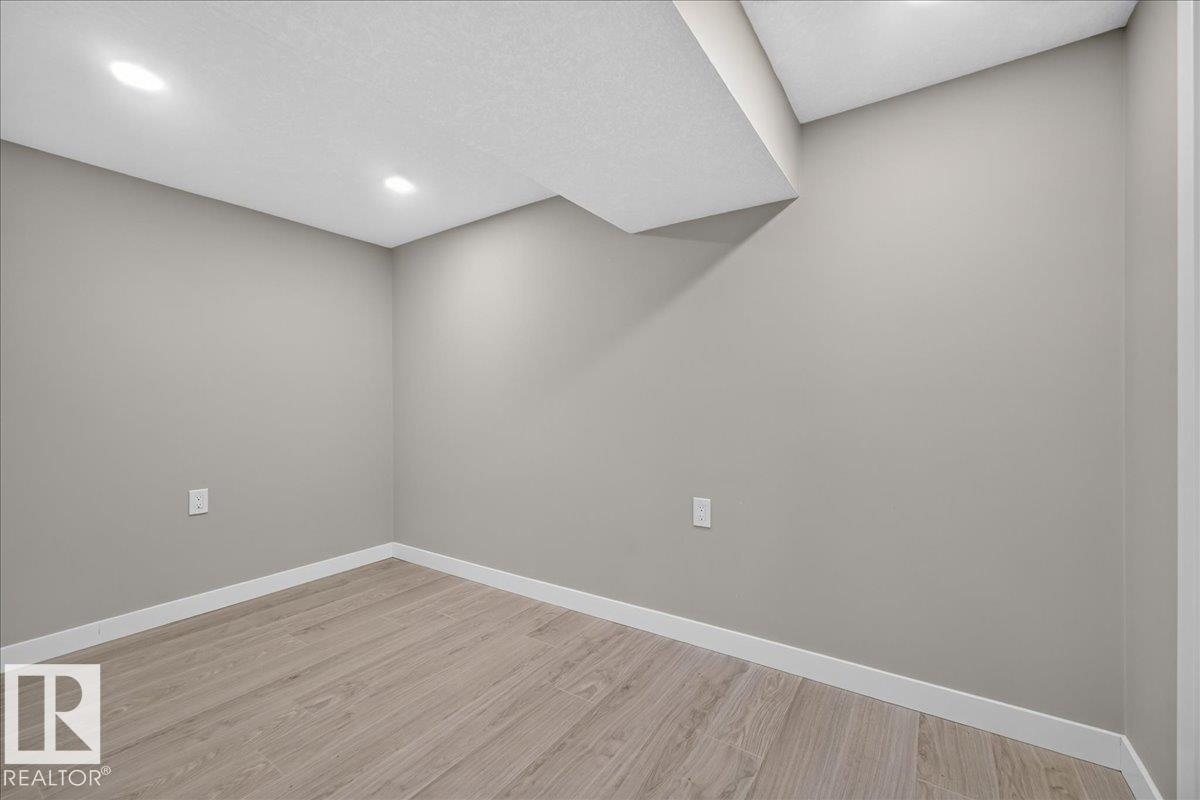 10716 51 Av Nw Property Photo 44