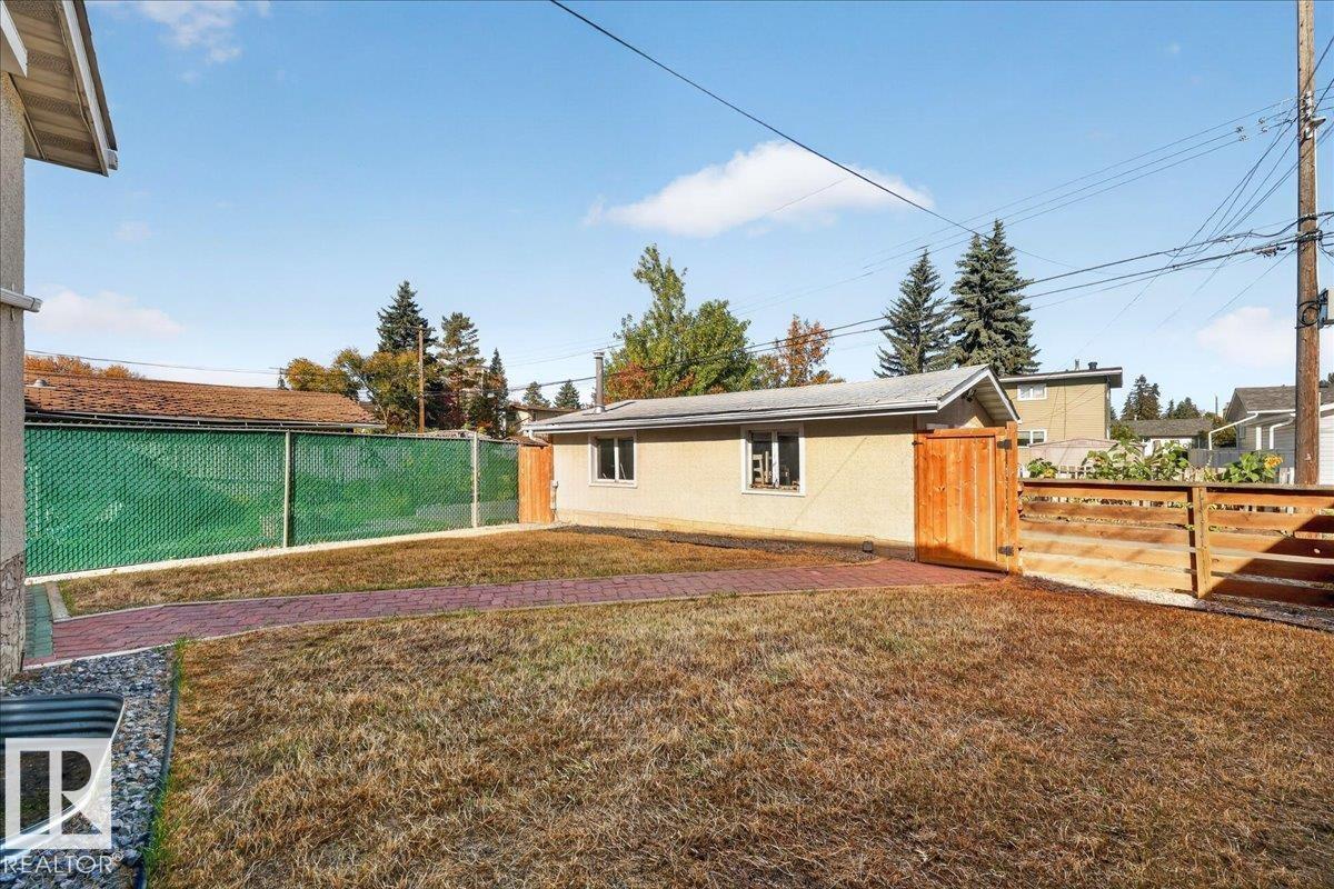 10716 51 Av Nw Property Photo 52