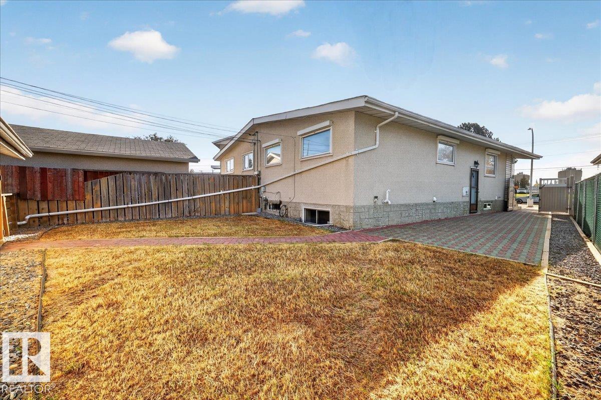 10716 51 Av Nw Property Photo 54