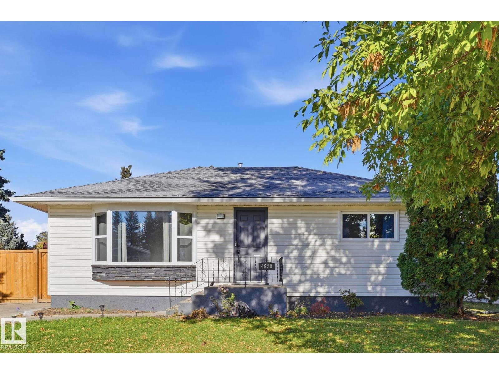 4920 55 AV Property Photo 1