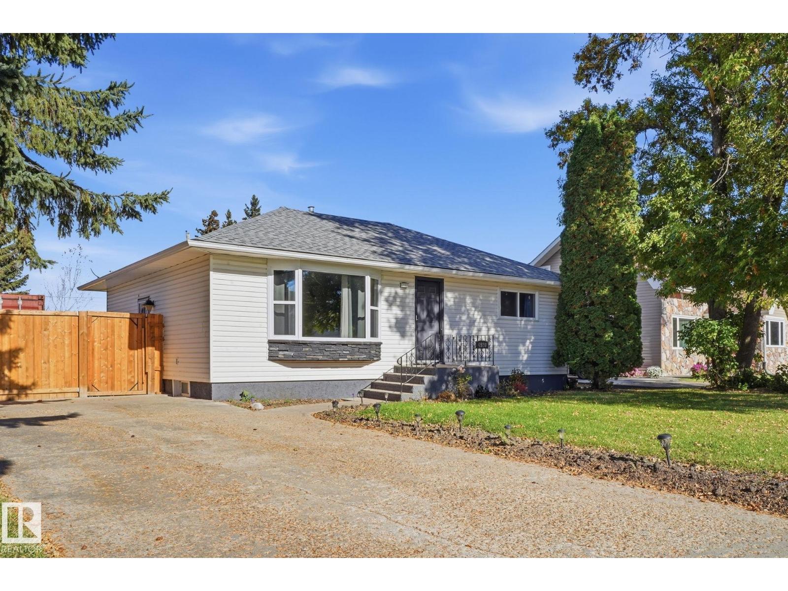 4920 55 Av Property Photo 2