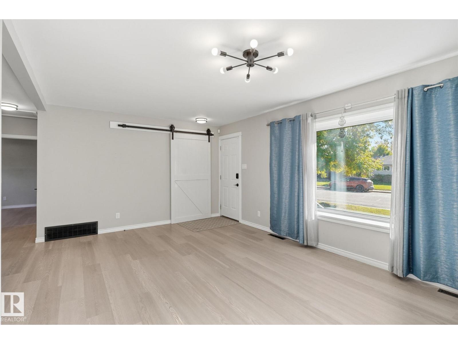 4920 55 Av Property Photo 3