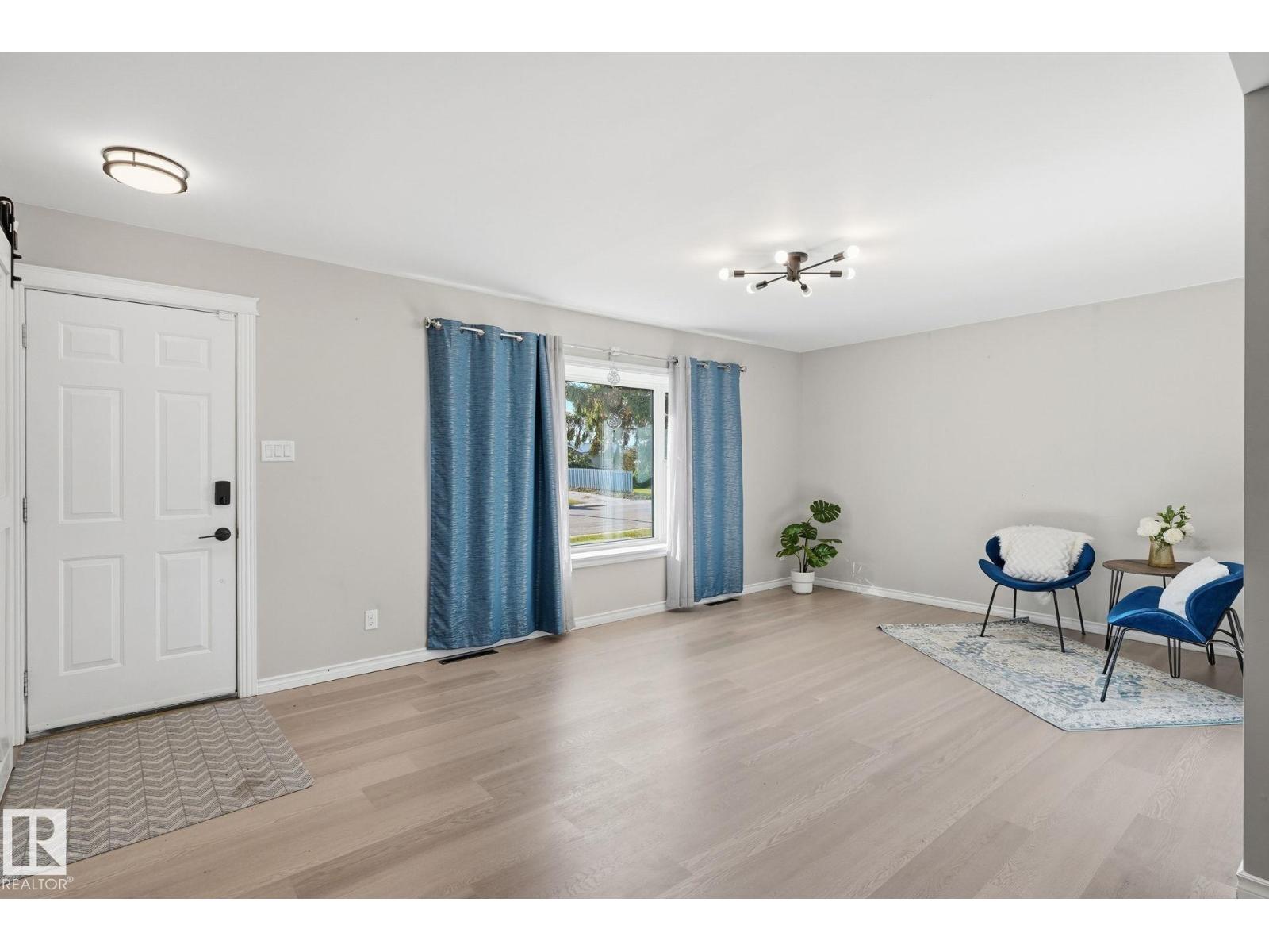 4920 55 Av Property Photo 4