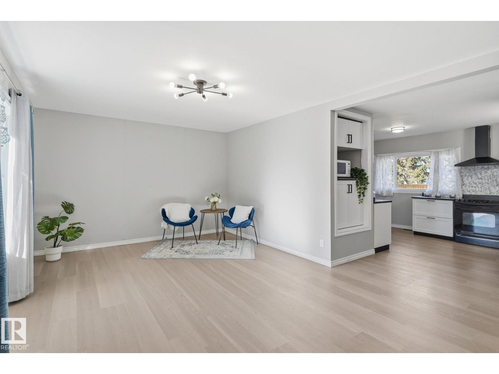 4920 55 Av Property Photo 5