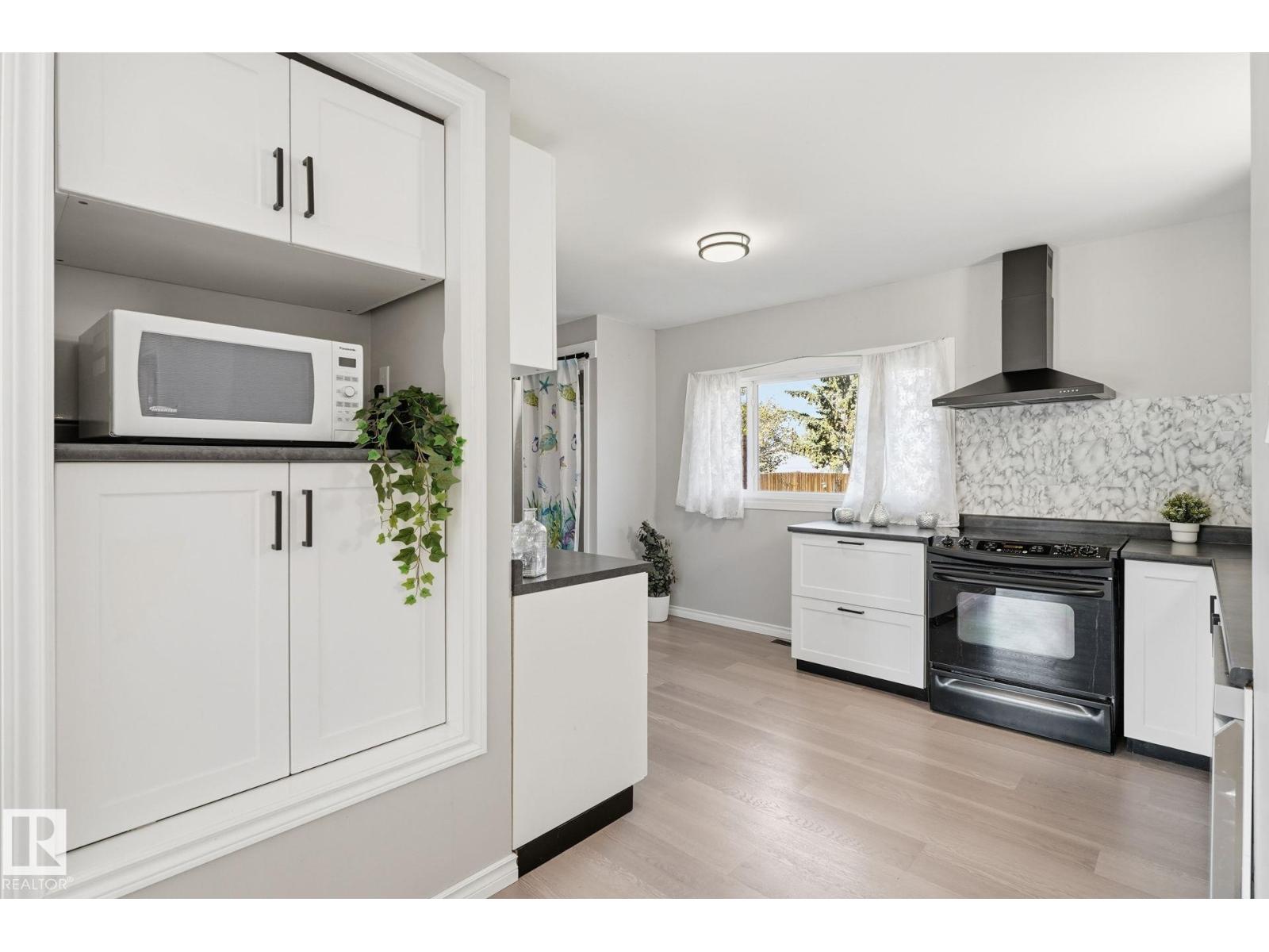 4920 55 Av Property Photo 7