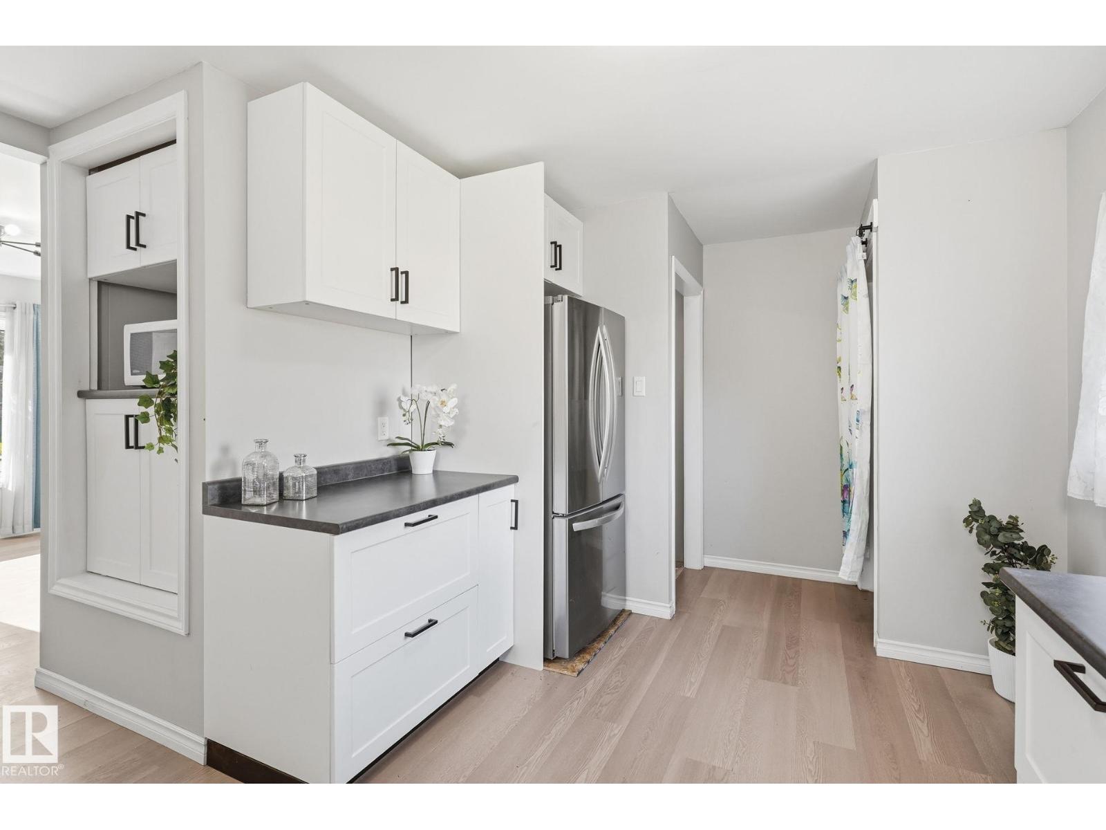 4920 55 Av Property Photo 8