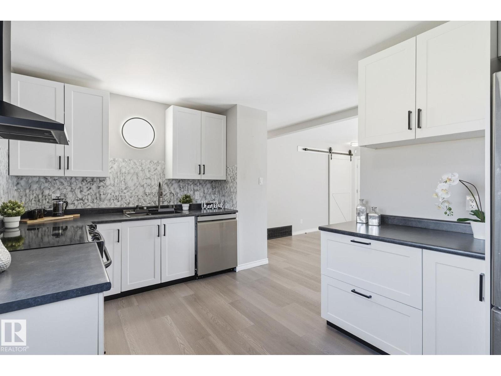 4920 55 Av Property Photo 11