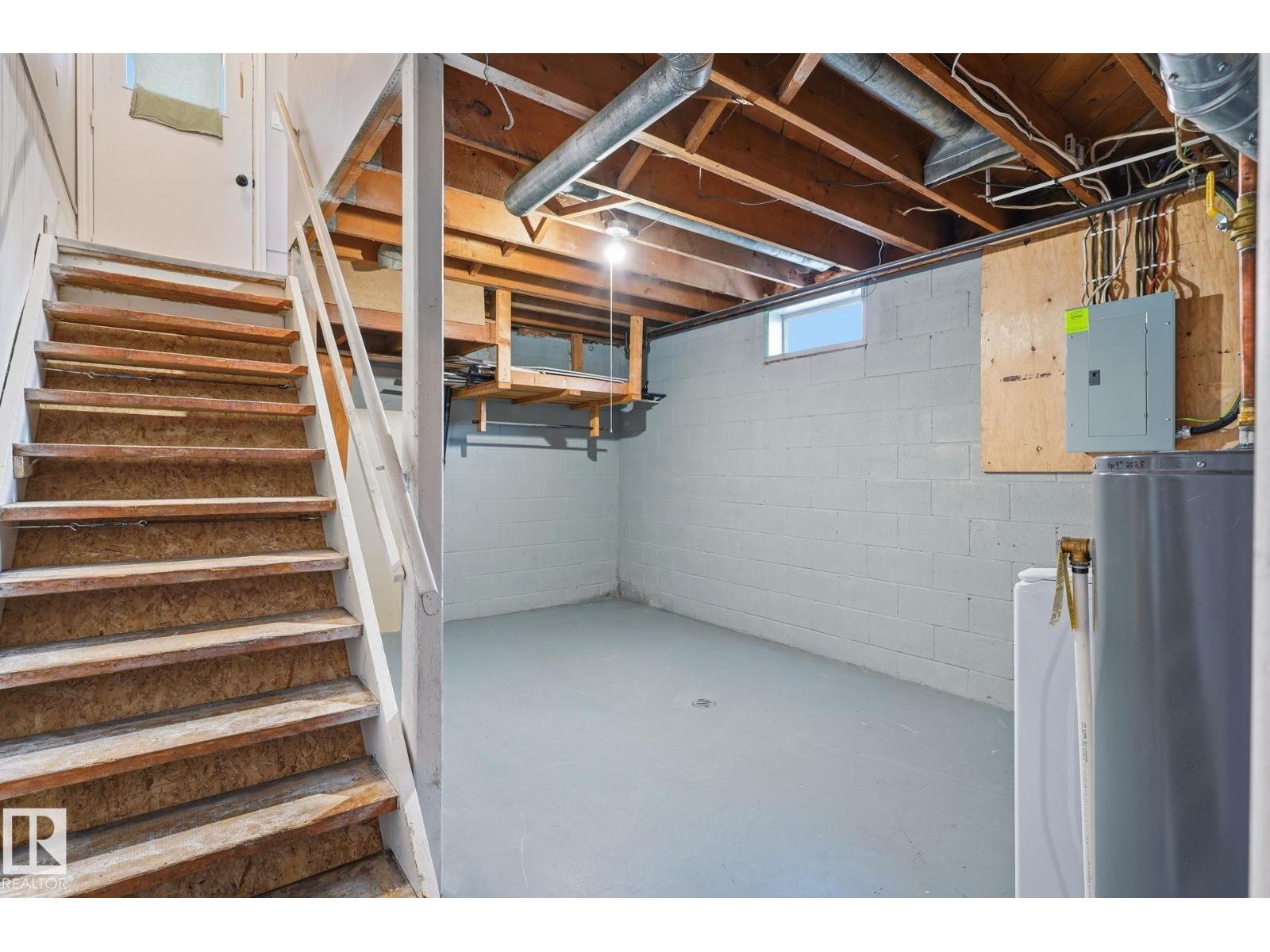 4920 55 Av Property Photo 15