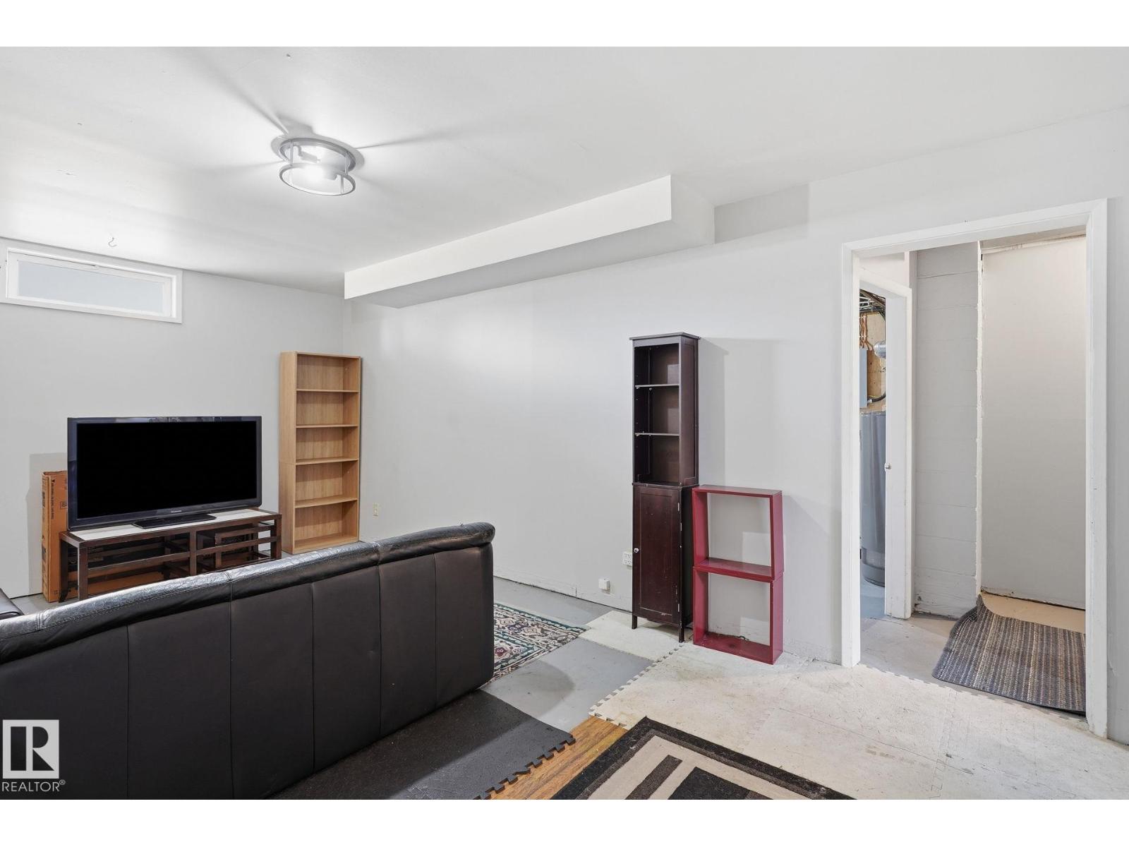4920 55 Av Property Photo 17