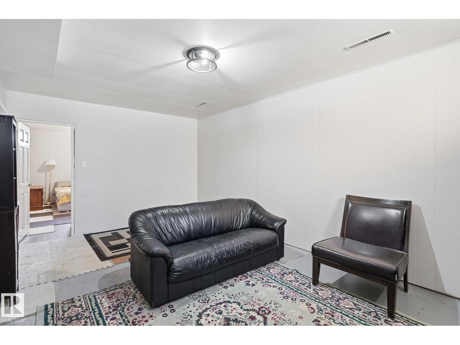4920 55 Av Property Photo 19