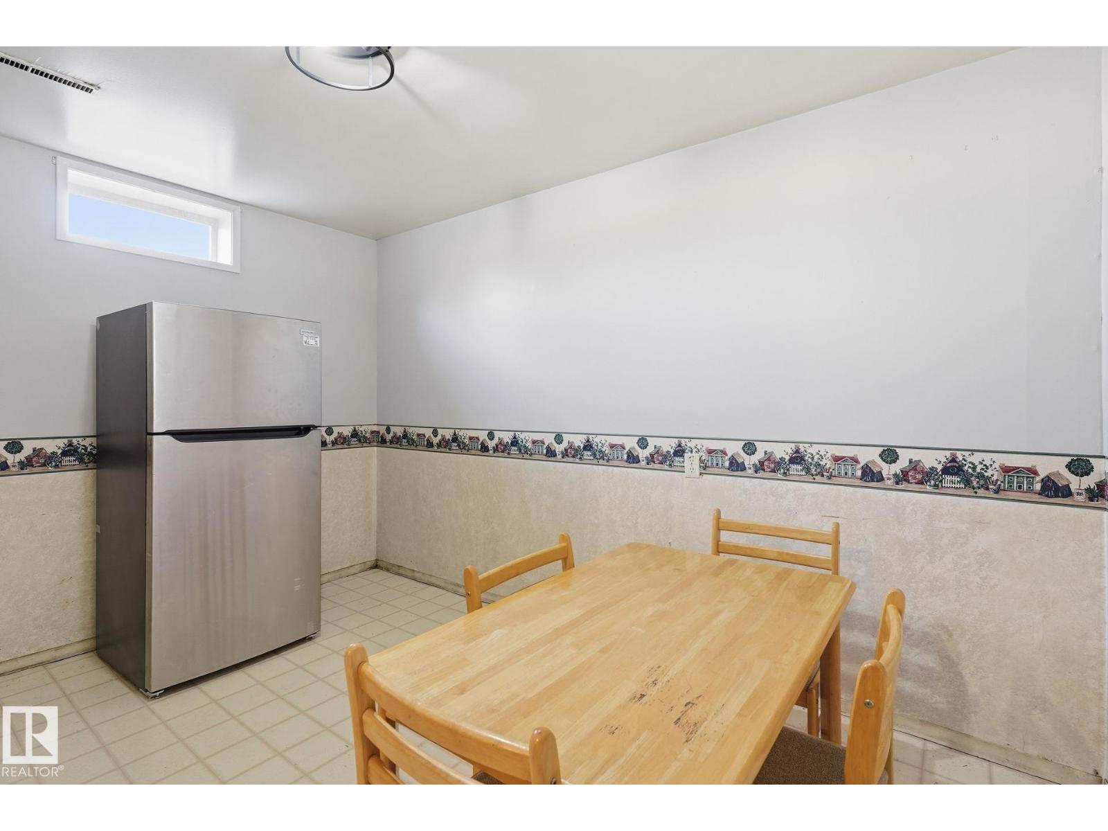 4920 55 Av Property Photo 20