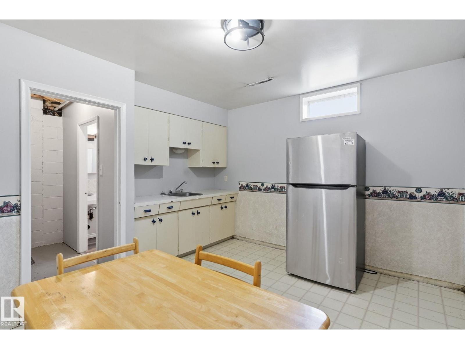 4920 55 Av Property Photo 21