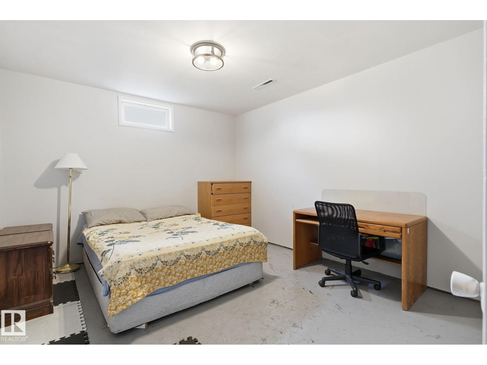 4920 55 Av Property Photo 23