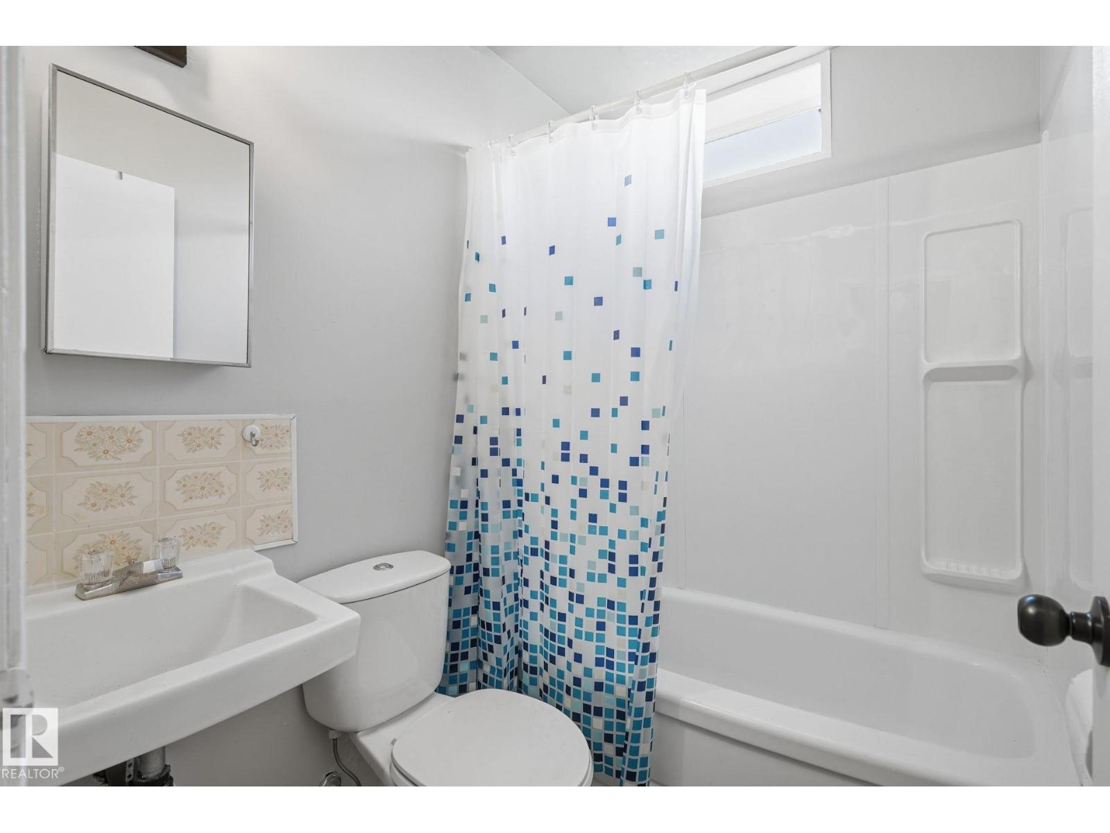 4920 55 Av Property Photo 24