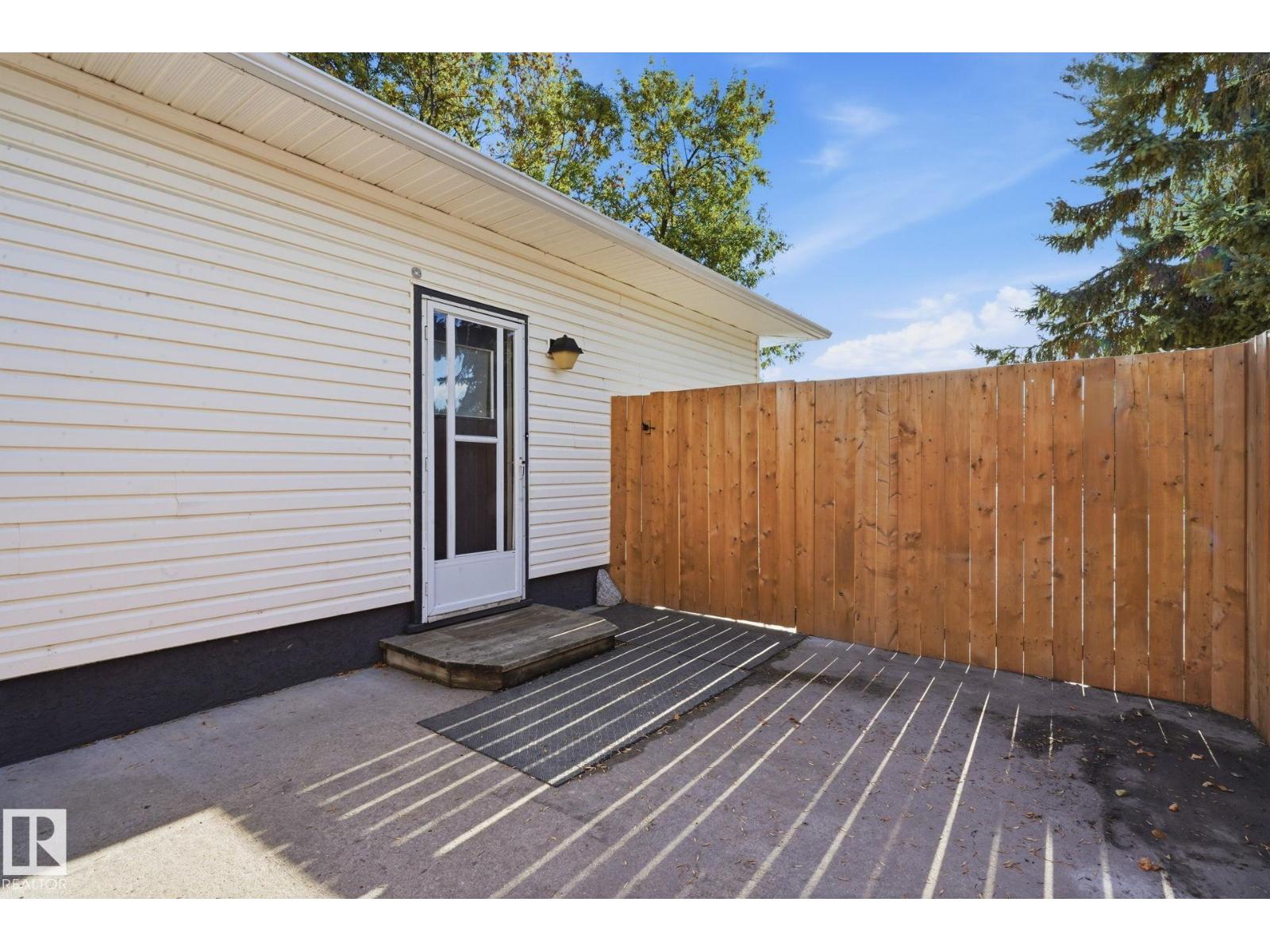 4920 55 Av Property Photo 27