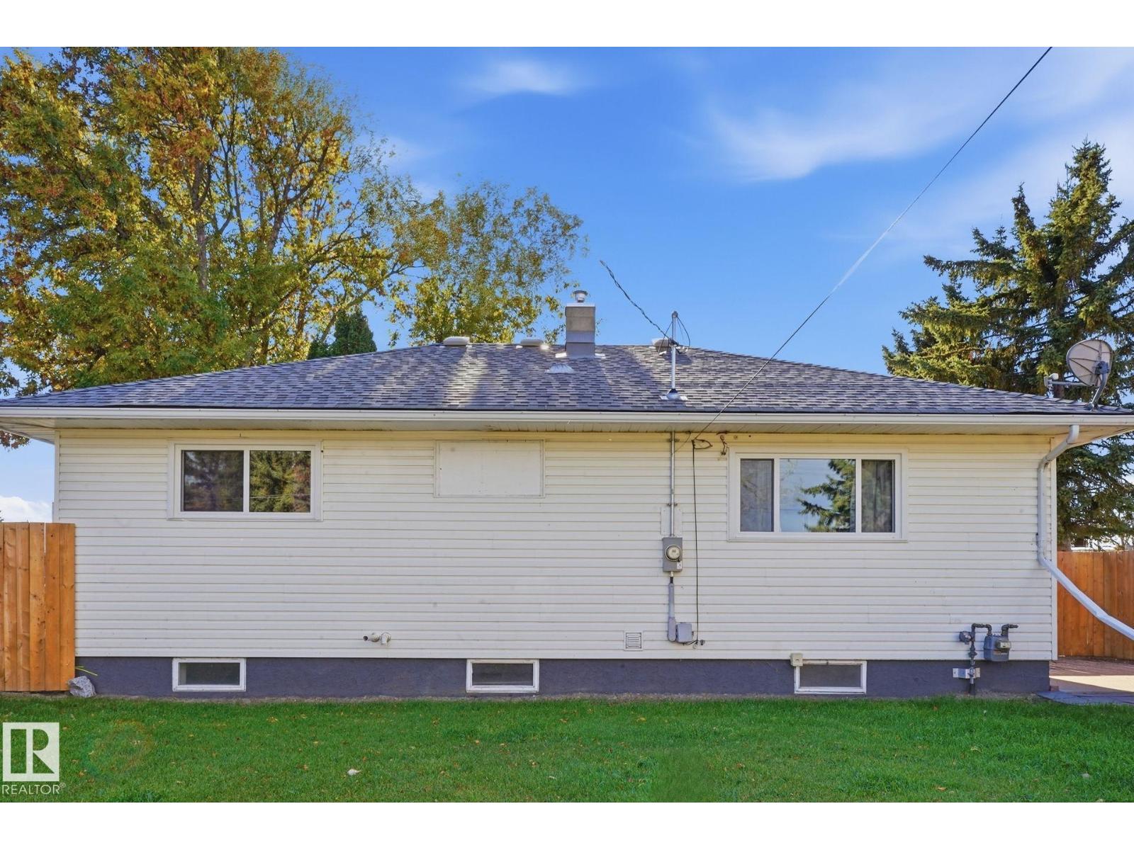 4920 55 Av Property Photo 28