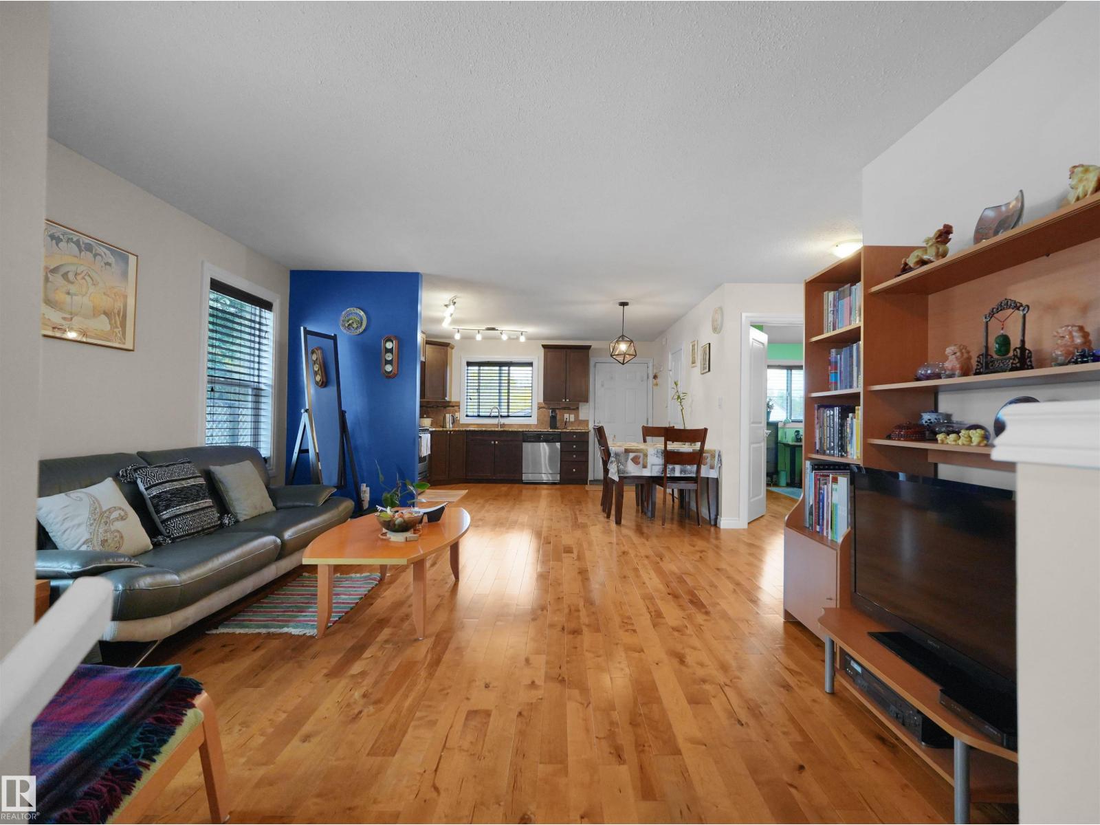 11841 94 St Nw Property Photo 4