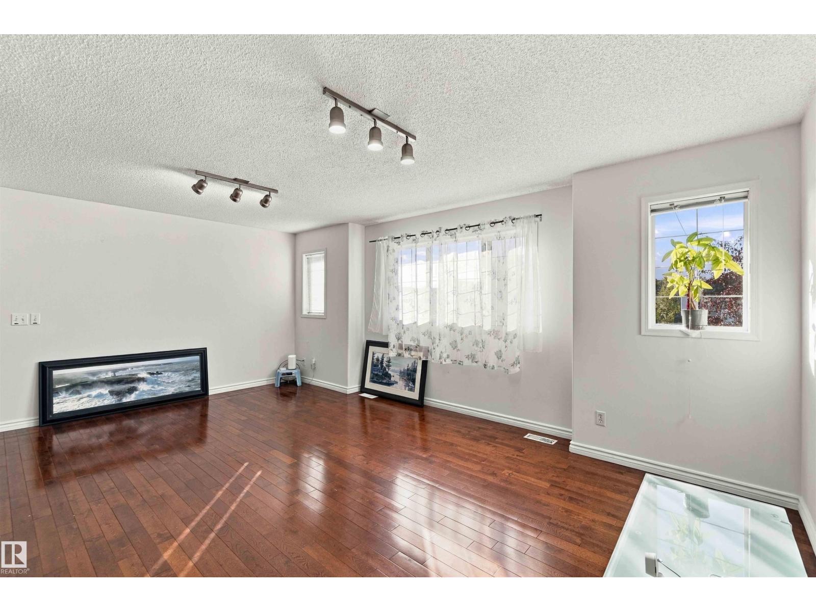 3524 Mclean Cr Sw Property Photo 7