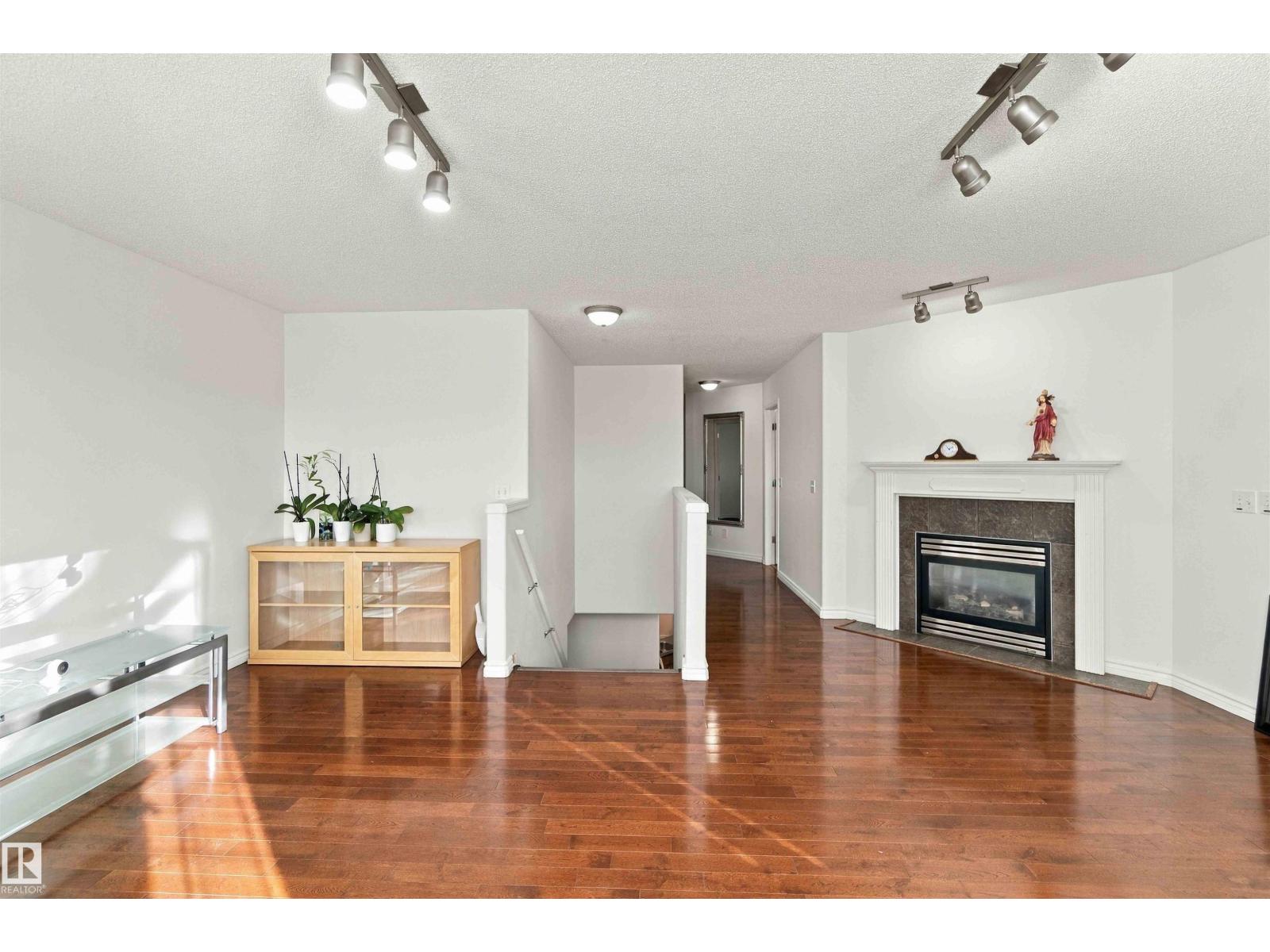 3524 Mclean Cr Sw Property Photo 8