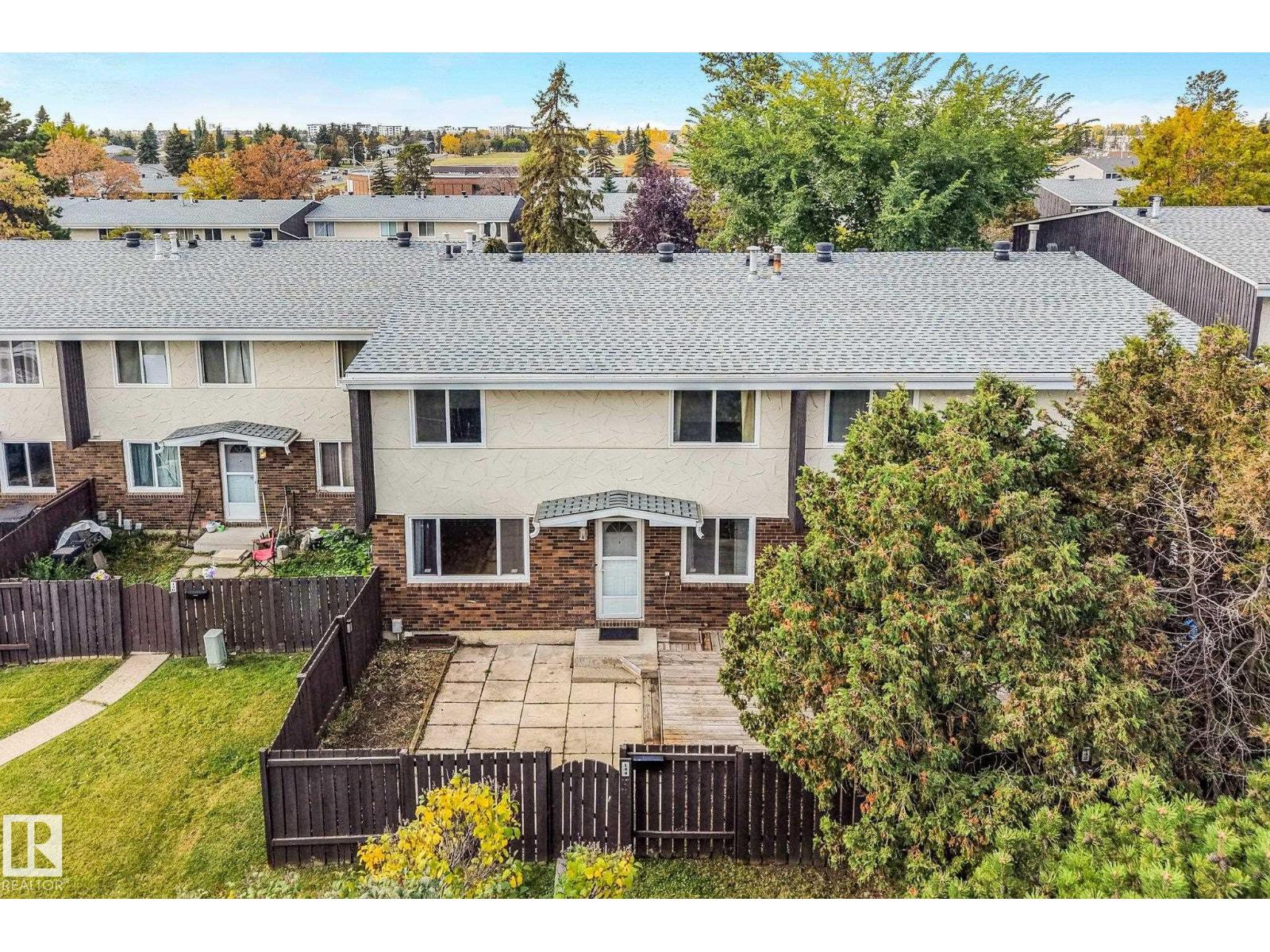 144 Roseland Vg Nw Property Photo 2