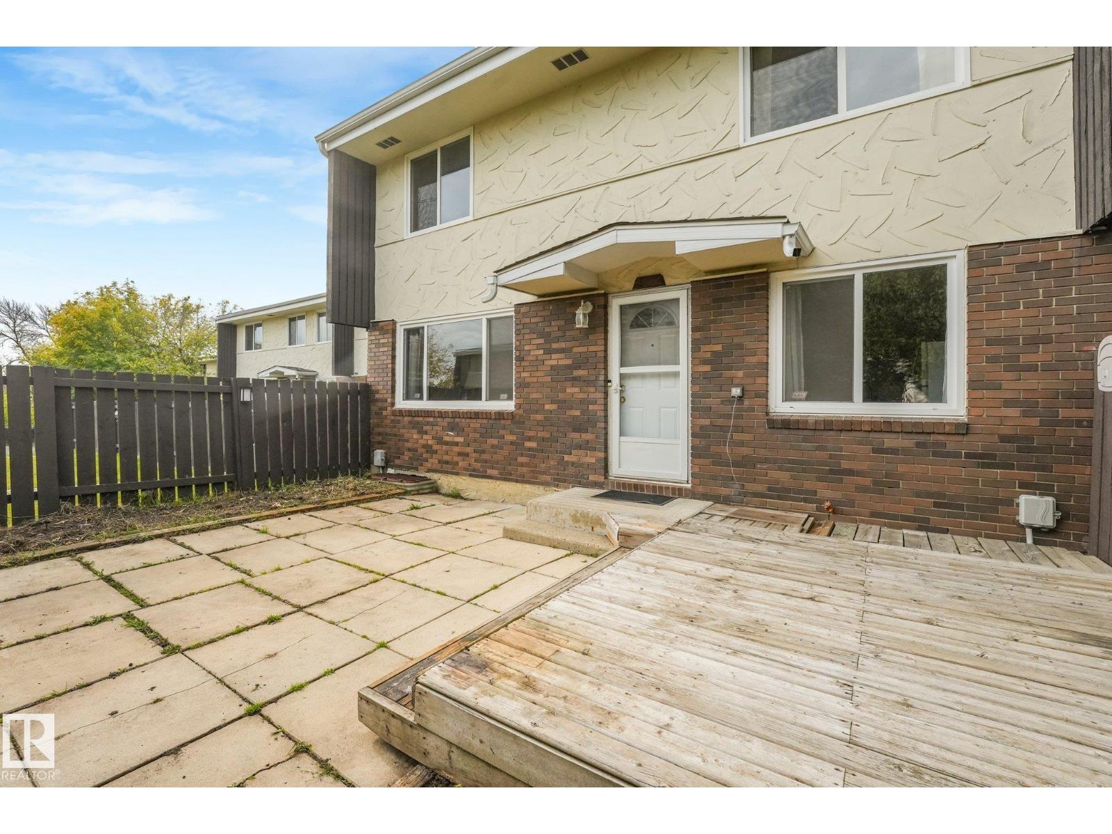 144 Roseland Vg Nw Property Photo 3