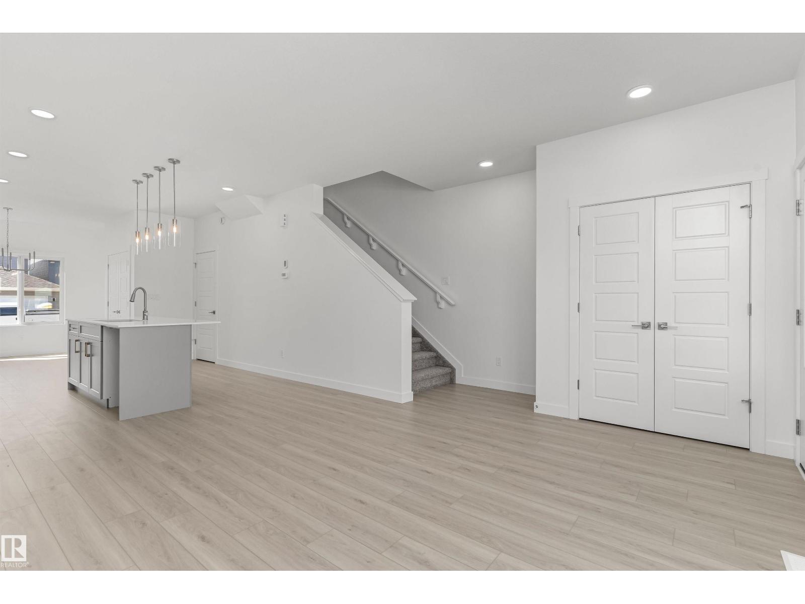 20623 43 Av Nw Property Photo 9