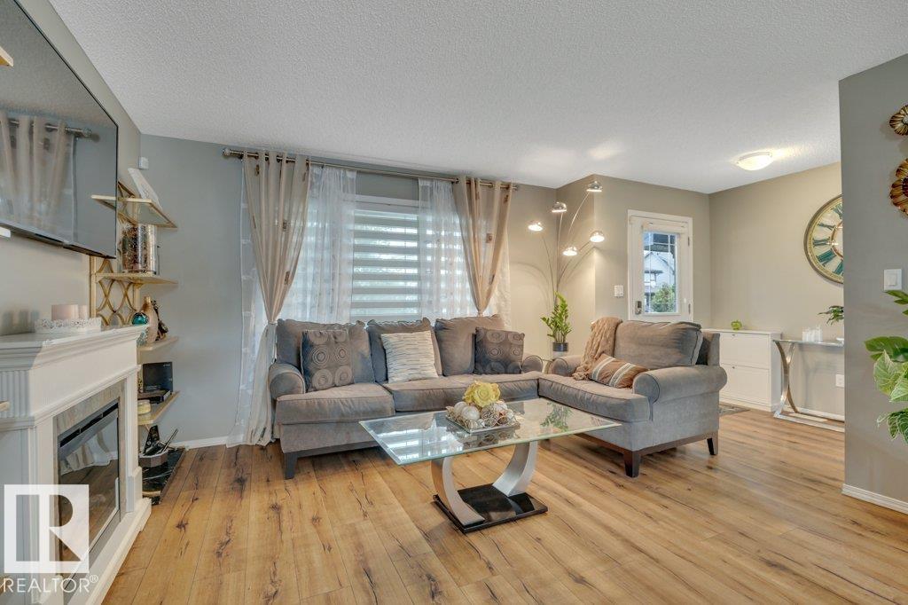 723 Secord Bv Nw Property Photo 9