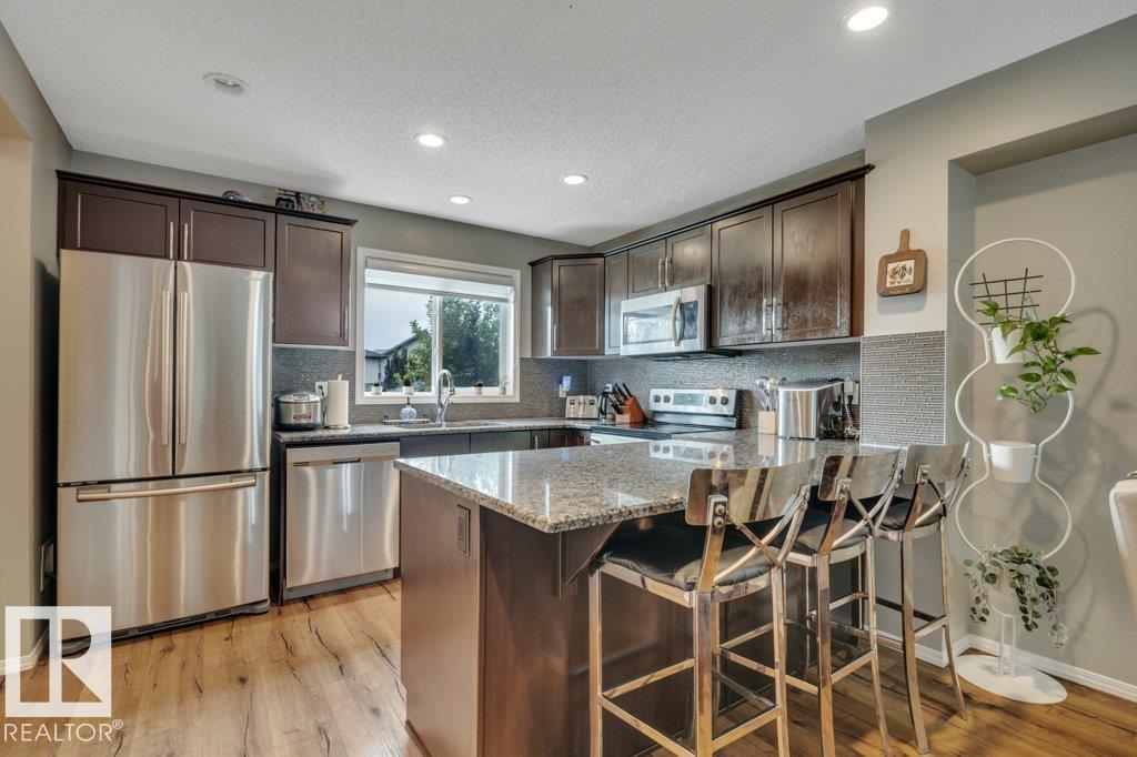 723 Secord Bv Nw Property Photo 15