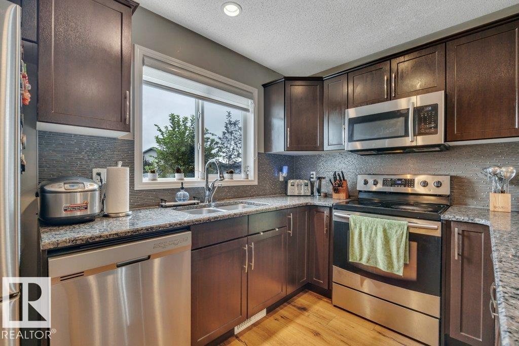 723 Secord Bv Nw Property Photo 16
