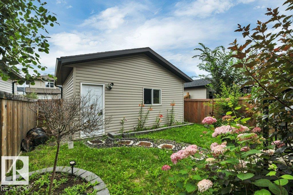 723 Secord Bv Nw Property Photo 44