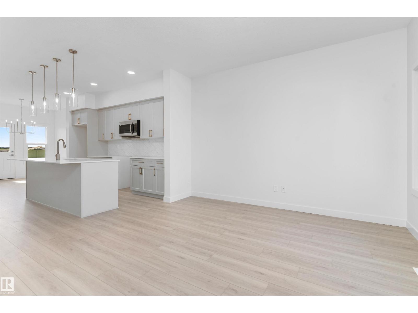 18713 18a Av Nw Property Photo 7