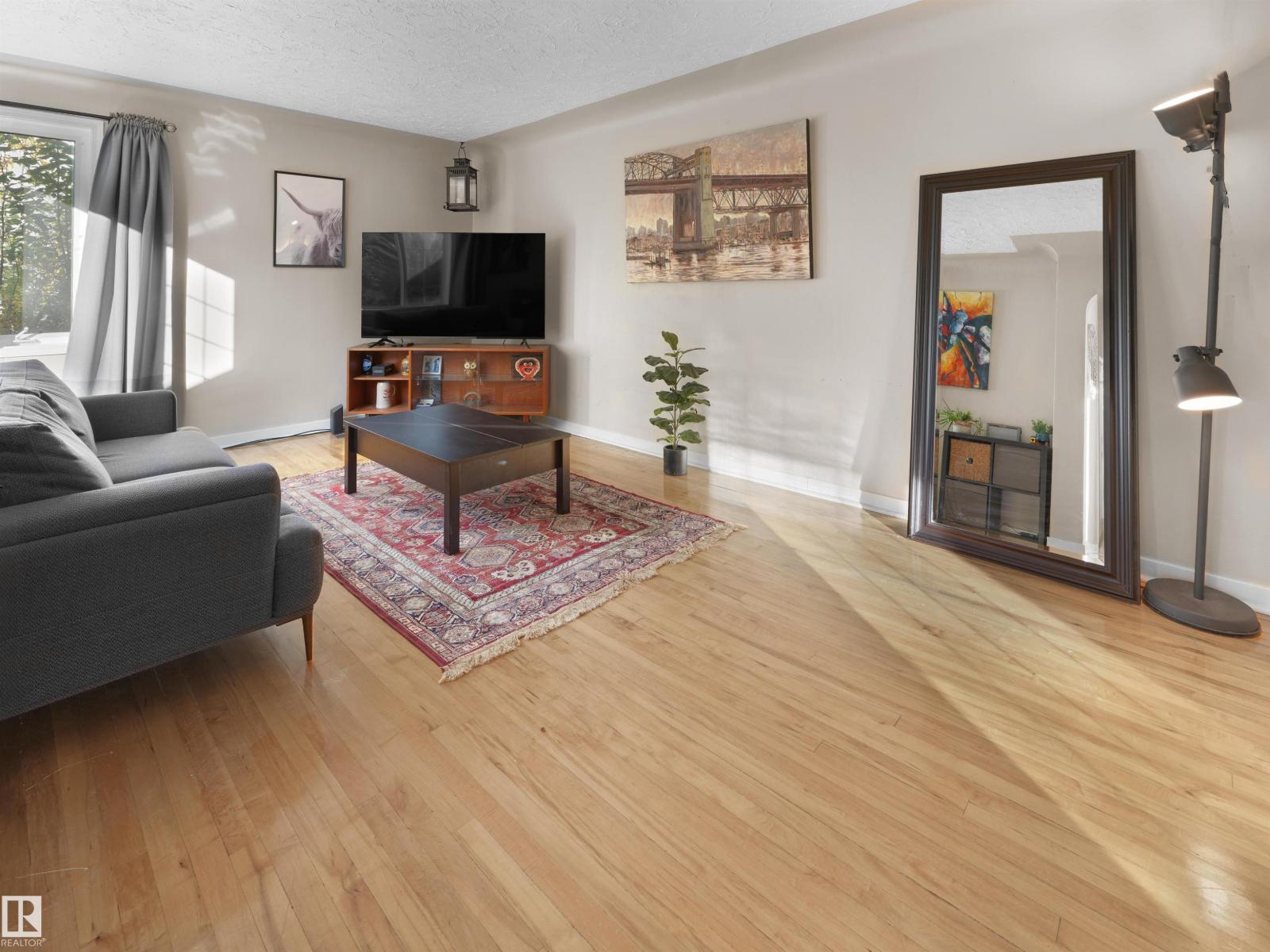 11142 71 Av Nw Property Photo 6