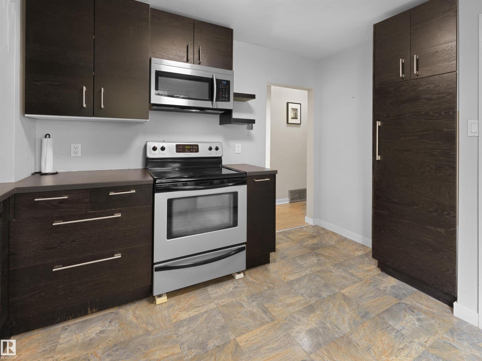 11142 71 Av Nw Property Photo 9