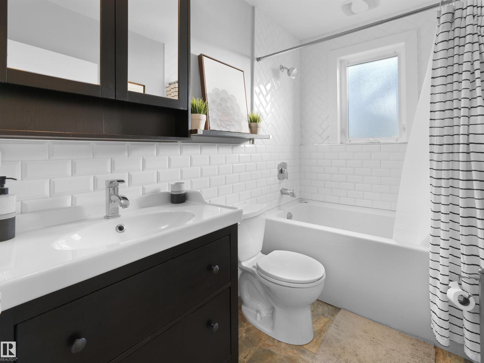 11142 71 Av Nw Property Photo 14