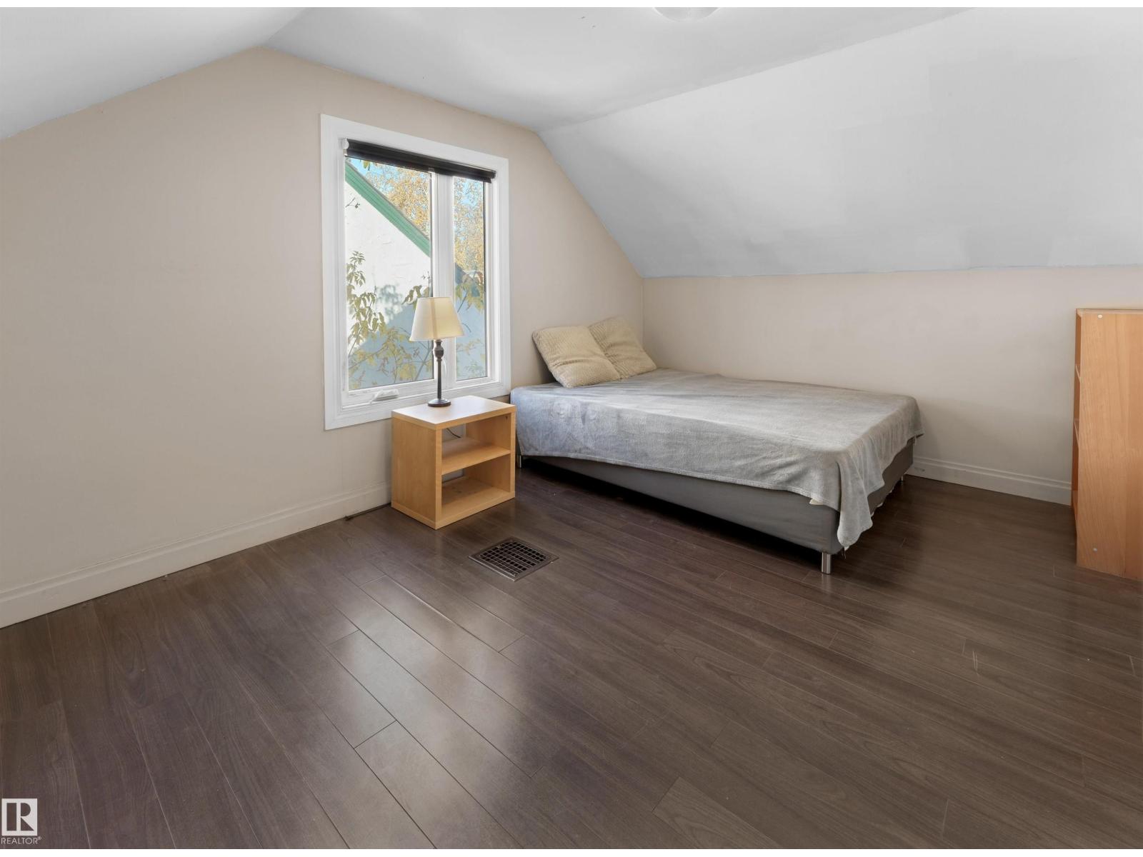 11142 71 Av Nw Property Photo 17