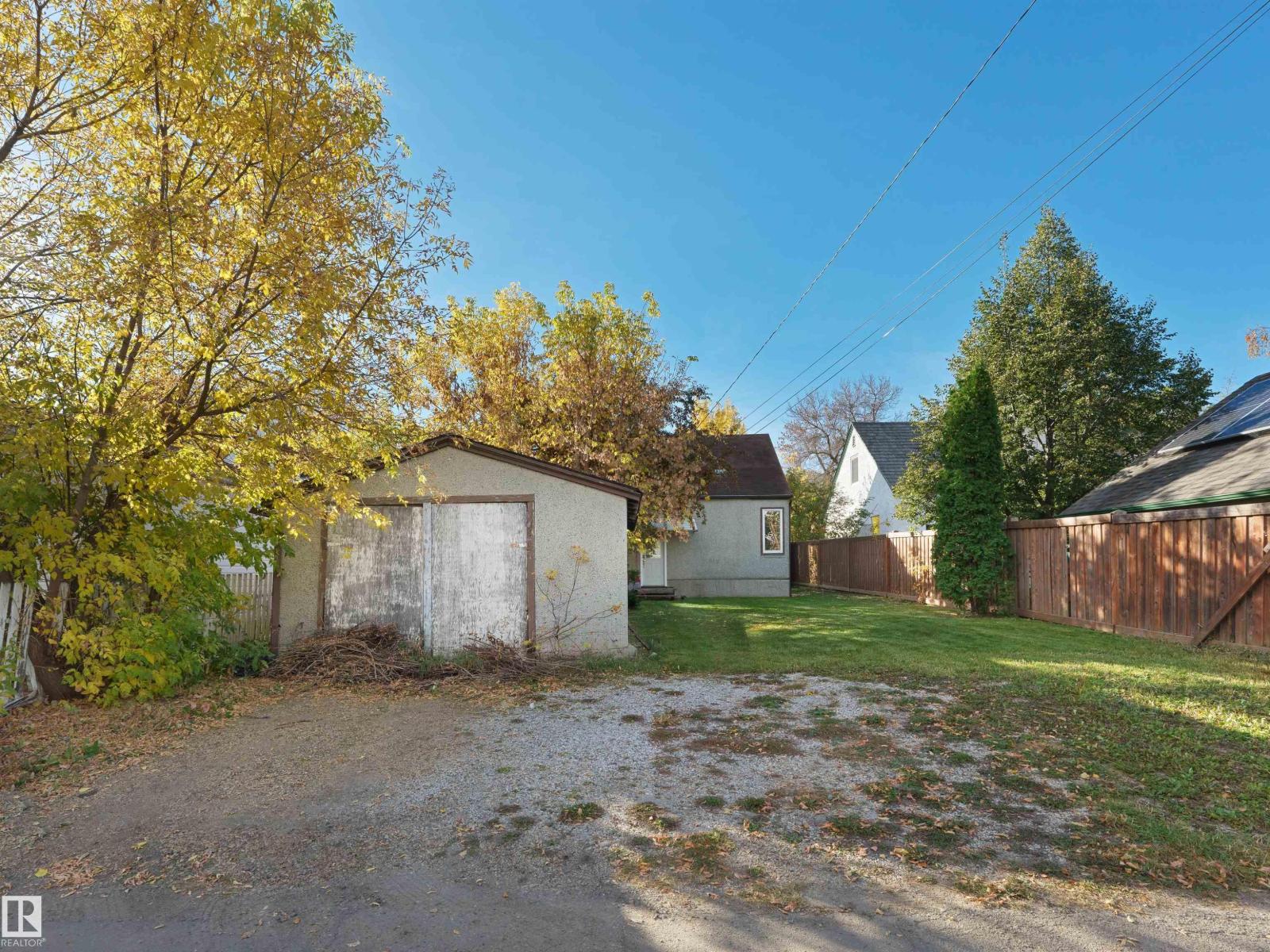11142 71 Av Nw Property Photo 32