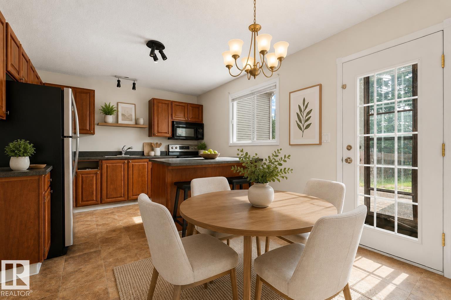8313 156 Av Nw Property Photo 9