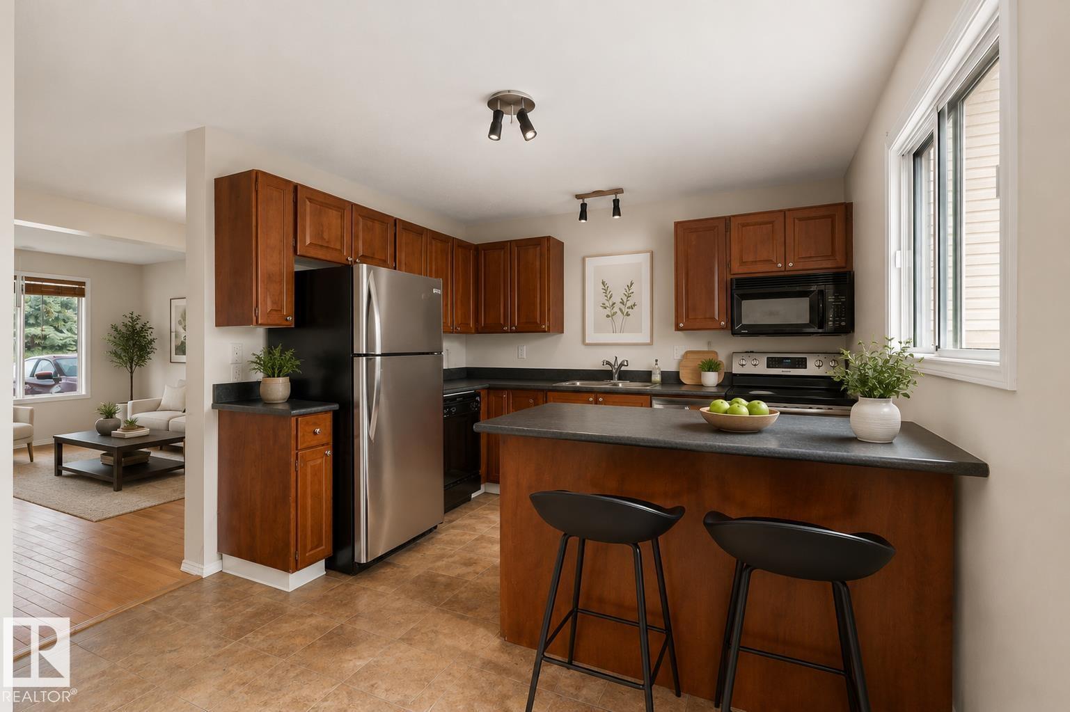 8313 156 Av Nw Property Photo 10