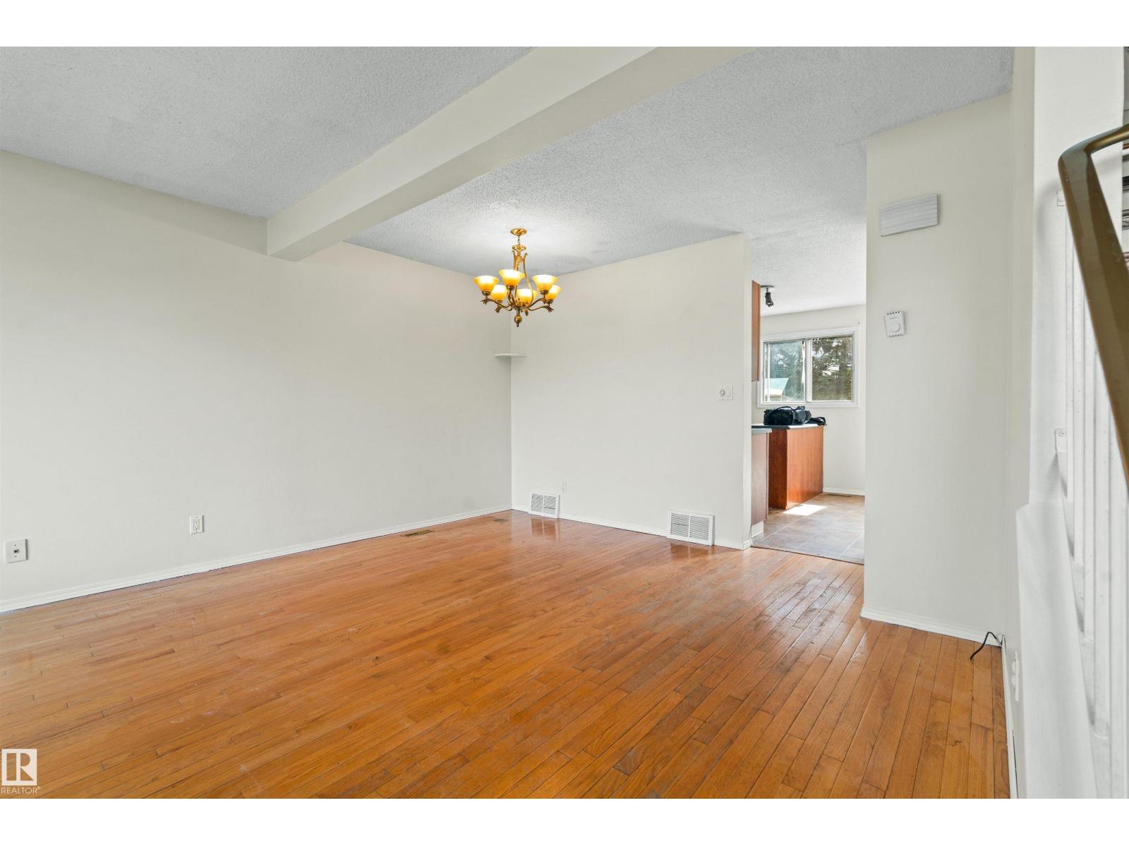 8313 156 Av Nw Property Photo 32