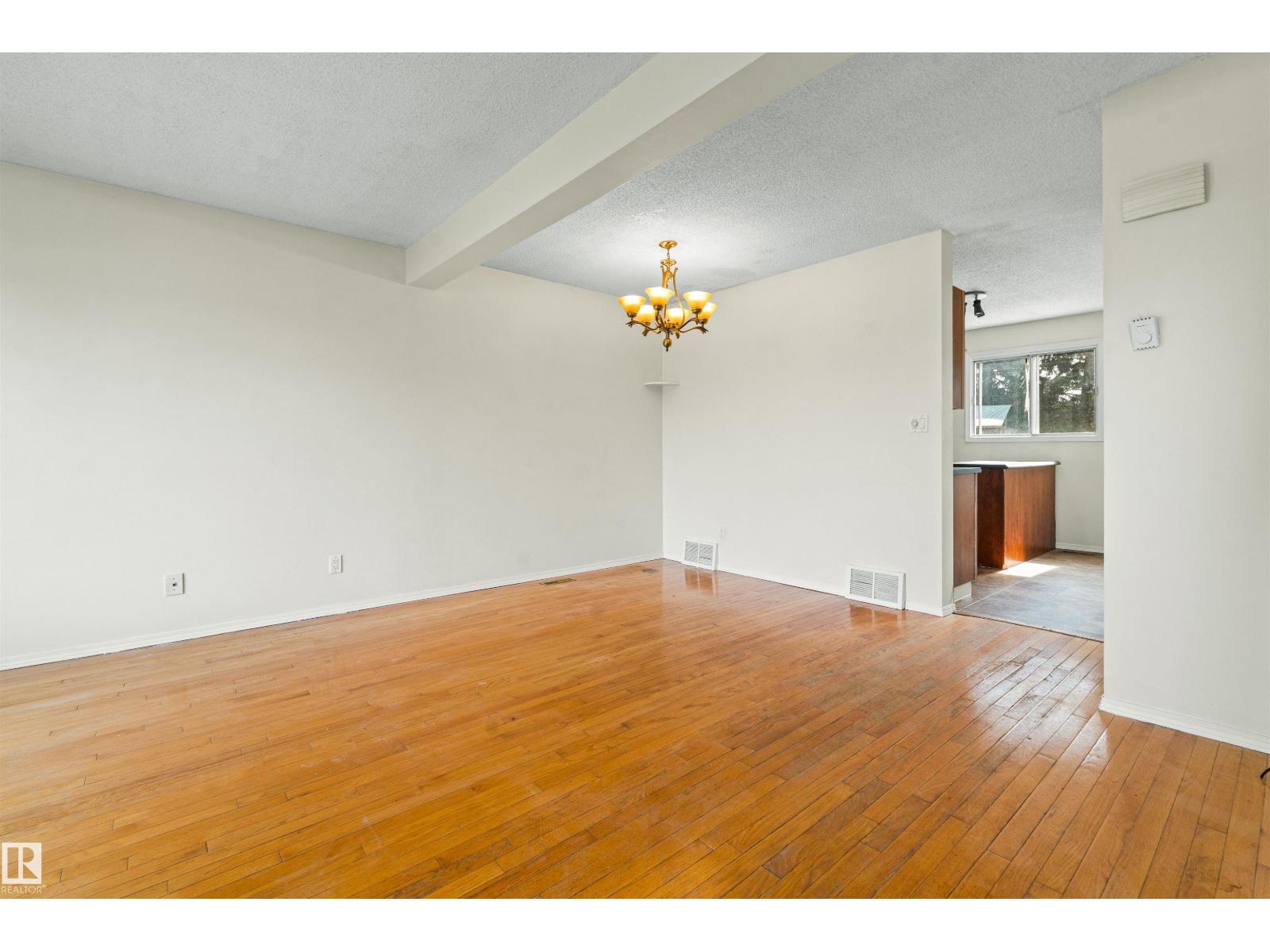 8313 156 Av Nw Property Photo 33