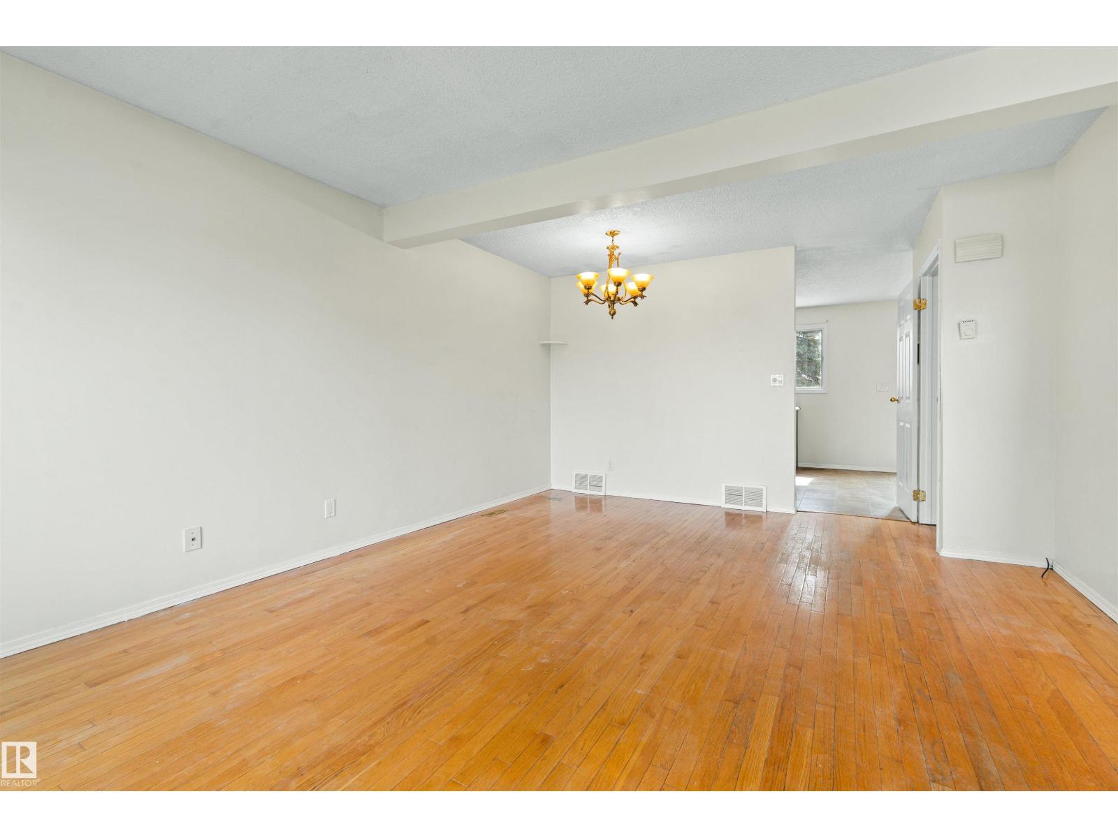 8313 156 Av Nw Property Photo 34