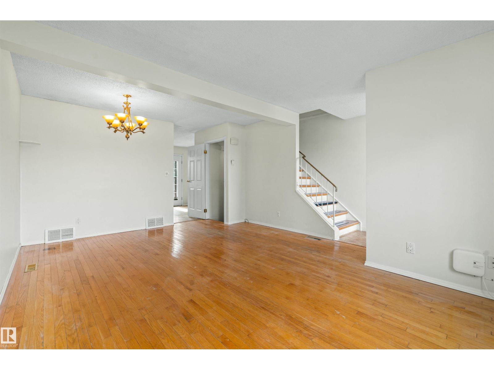 8313 156 Av Nw Property Photo 35