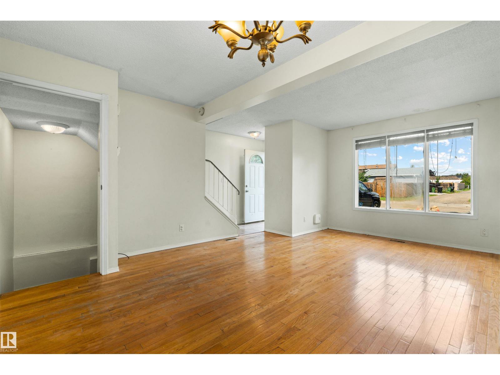 8313 156 Av Nw Property Photo 36