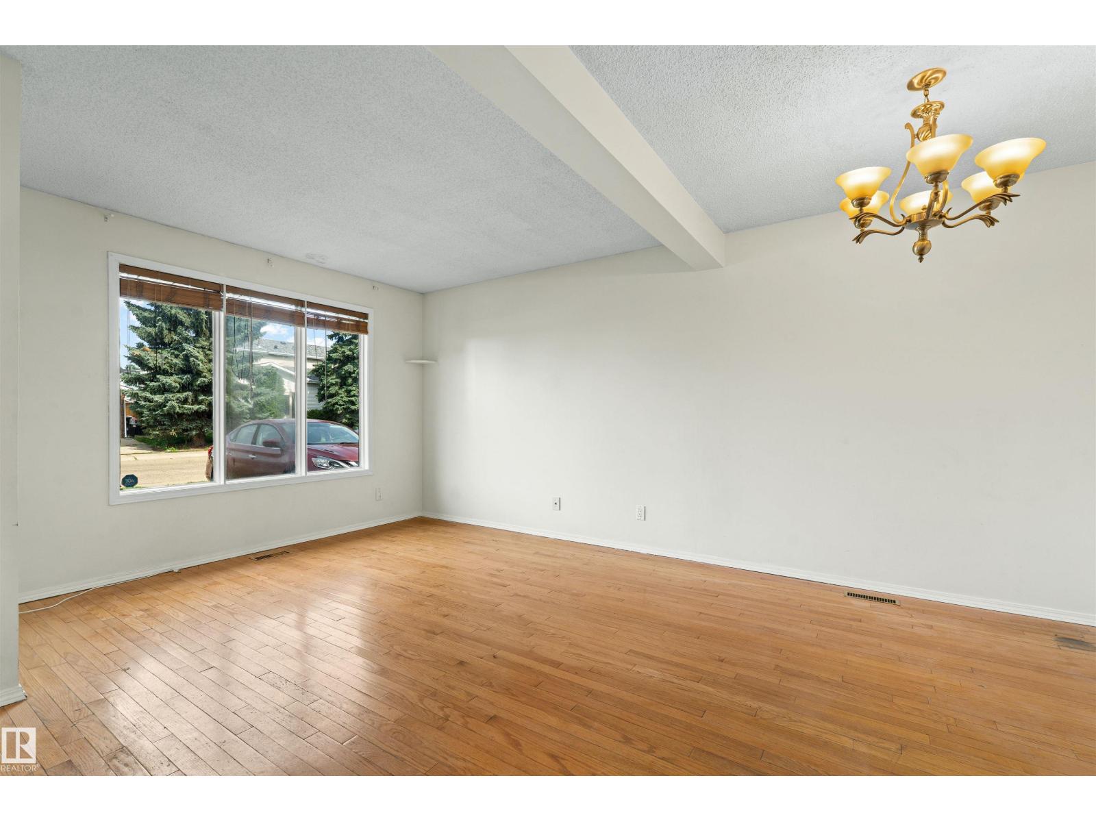 8313 156 Av Nw Property Photo 37